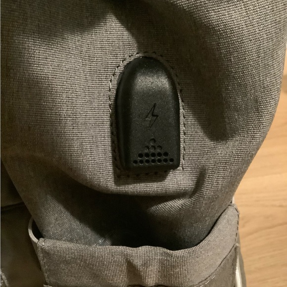 Midibeini Diaper Bag with built in changing station and mosquito net - Picture 4 of 6